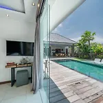 Villa Tira - Elegant 3Br In Central Seminyak