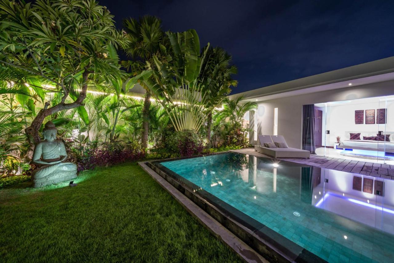 Tira - Elegant 3br In Villa Seminyak (Bali)