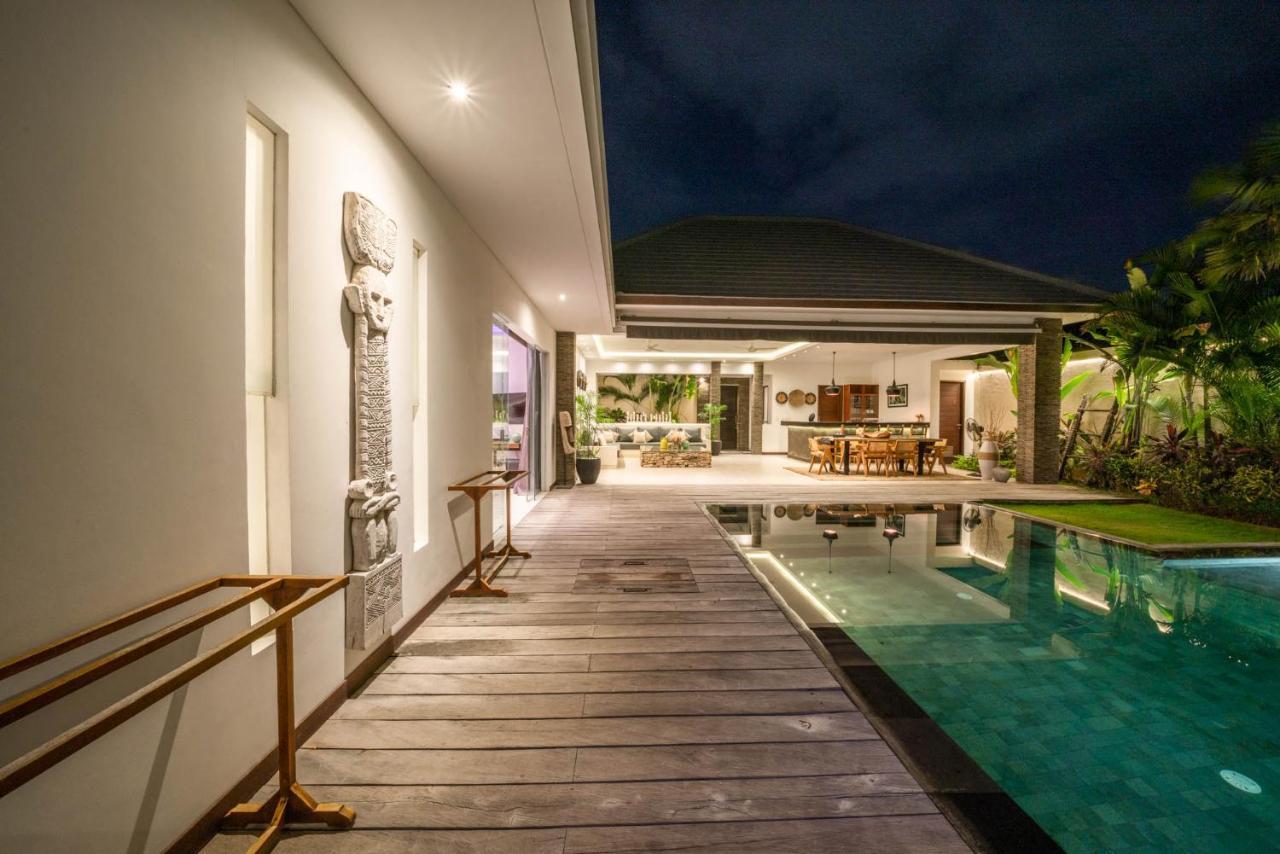 Tira - Elegant 3br In Villa Seminyak (Bali)